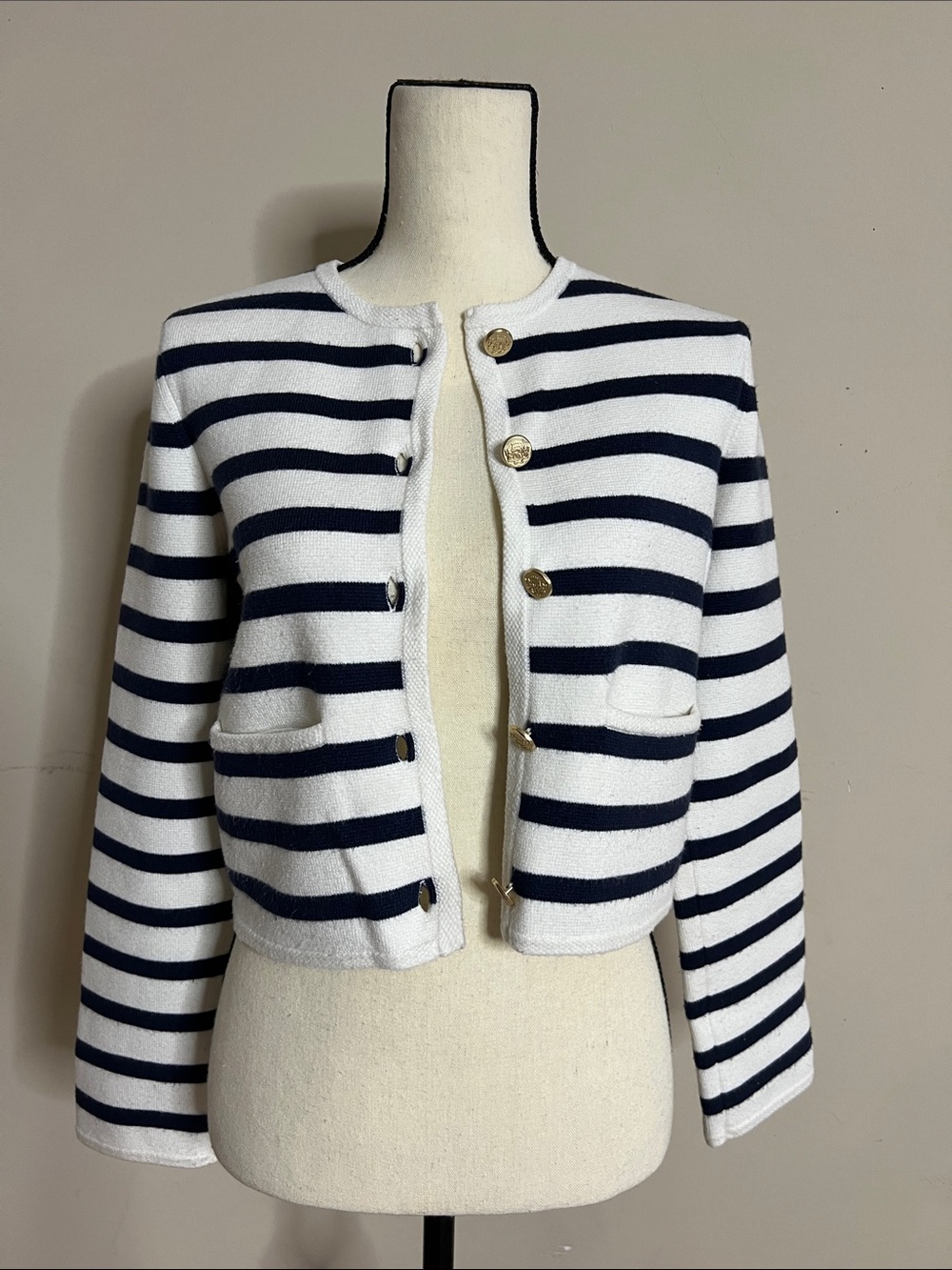 🎬🦓Abercrombie & Fitch Navy and White Striped Cropped Cardigan